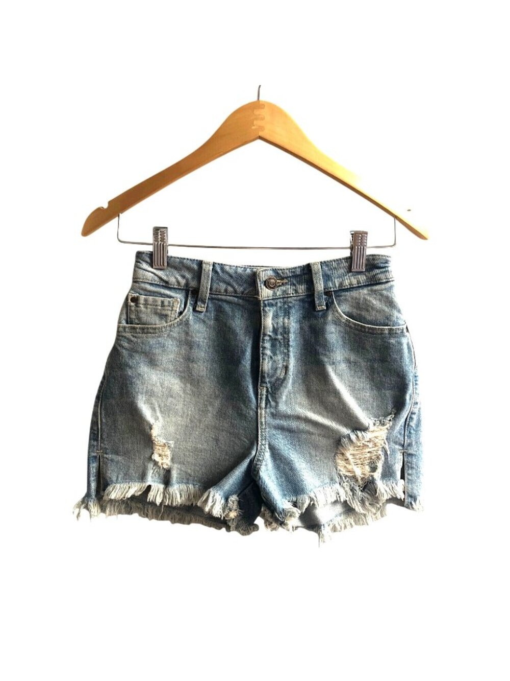 GUESS- EST. 1981 JENNIFER LOPEZ COLLABORATION WOMENS DISTRESSED SHORTS SIZE 25